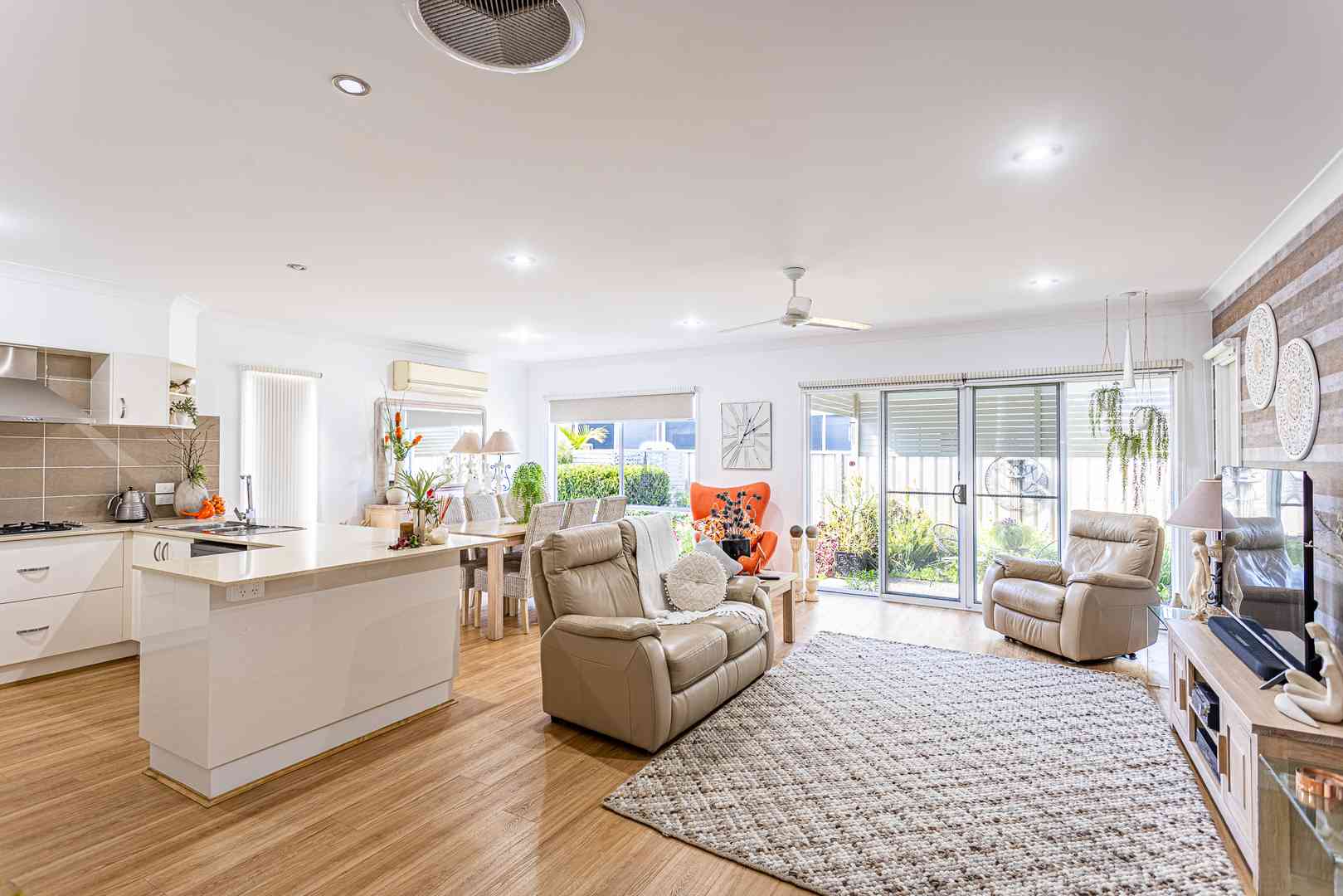 Palm Lake Resort Fern Bay - Close to all amenities