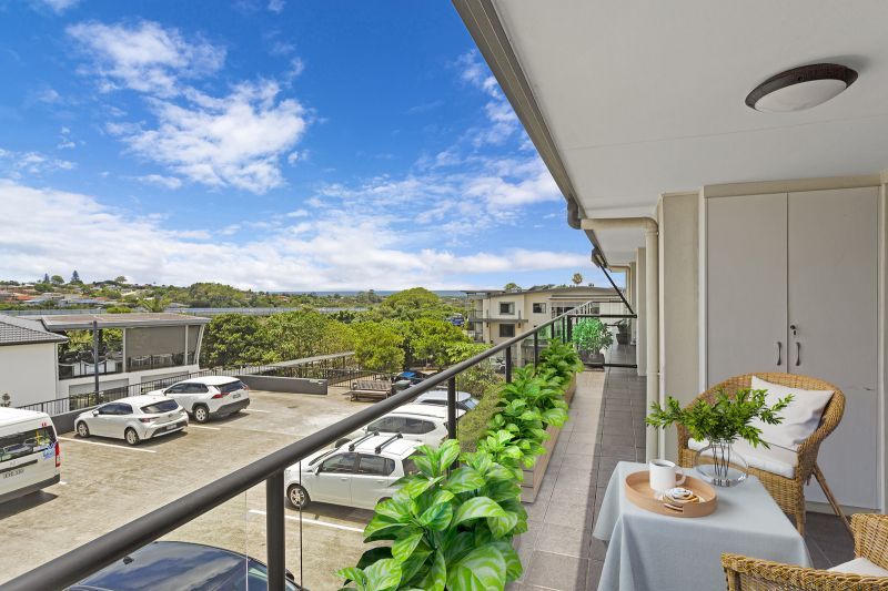 Two-bedroom apartment with ocean views and large balcony