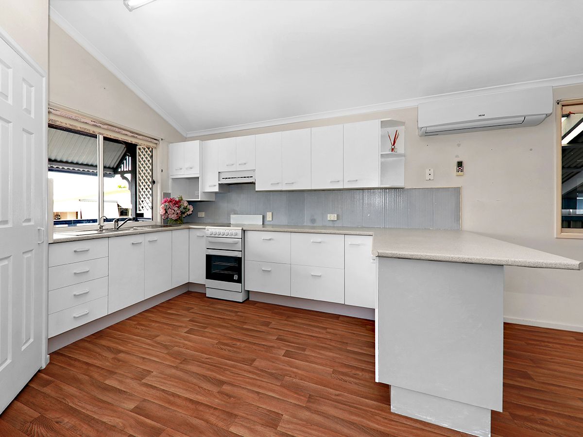 2 Bedroom Cottage - Corner Location - NEW Listing!