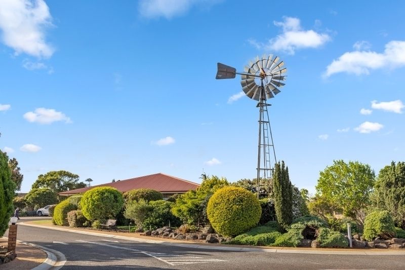 Downsize without compromise! Spacious, stylish and fantastically located.