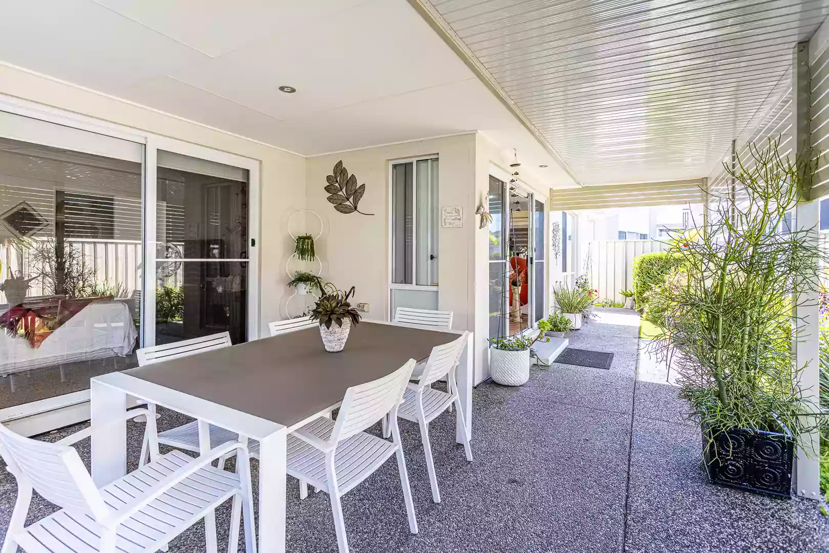 Palm Lake Resort Fern Bay - Close to all amenities