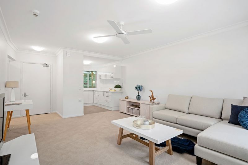 Ground floor apartment with enclosed balcony