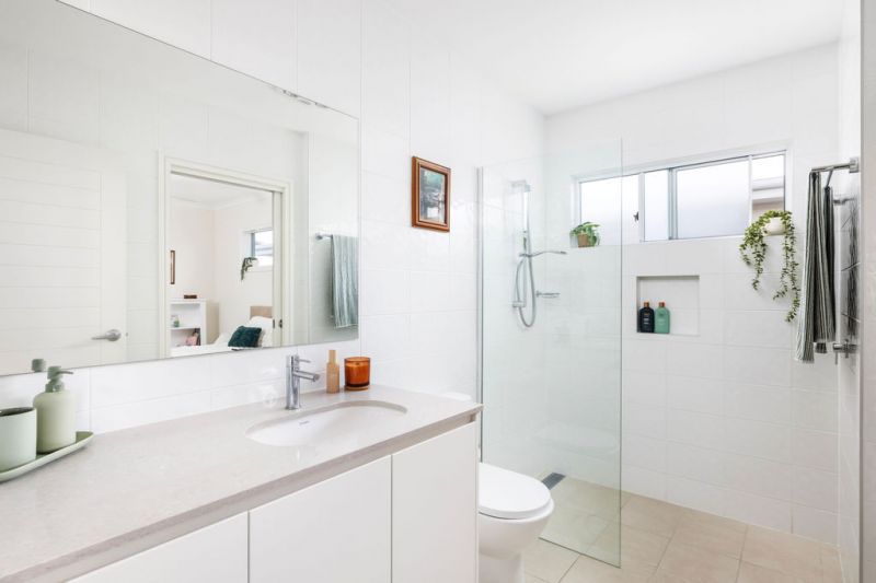 Spacious, Private Retreat with Tranquil Alfresco