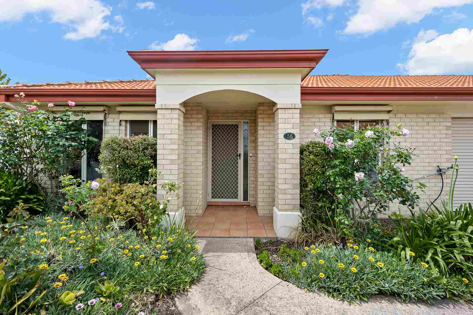 Beautiful 3bed 2bath  Villa close to everything!