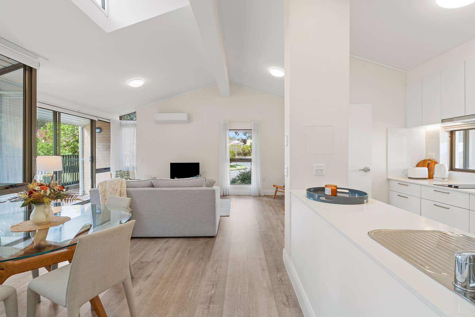 Well-Designed Apartment with Lovely Outlook - Unit 44