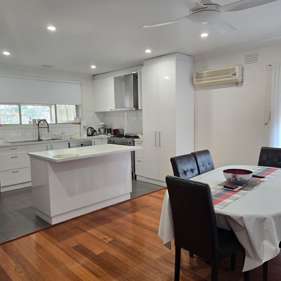 Lalor 3075 - Room 