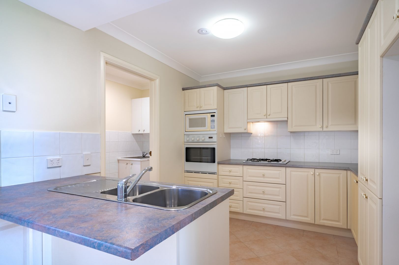 Exceptional Ground Floor unit with great floorplan!