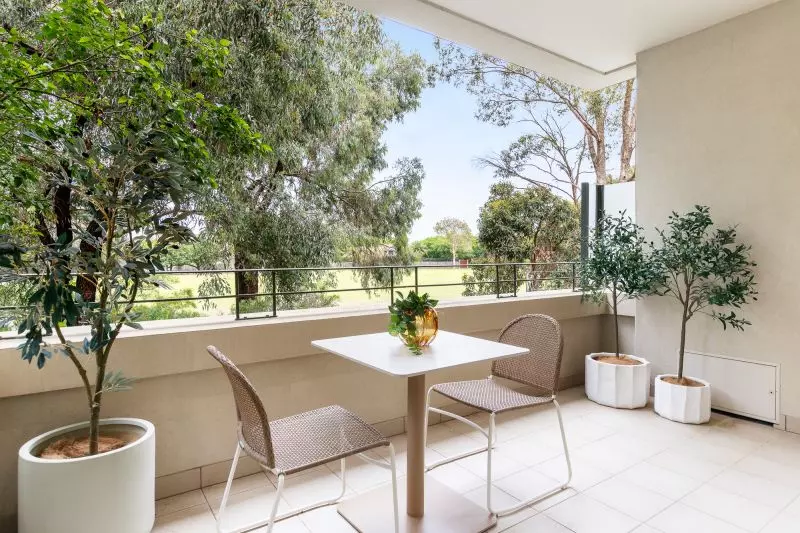 Spacious two-bedroom apartment facing the park