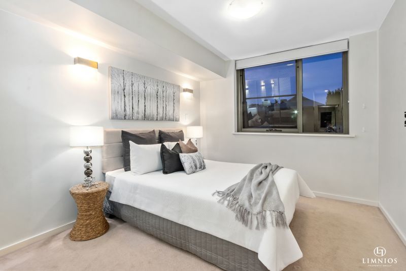 Resort Lifestyle On The City Fringe!