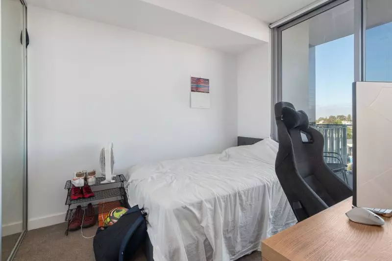 Stunning Views and Urban Lifestyle!!