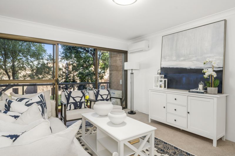 Refurbished large 2-bedroom unit with 4 outdoor spaces