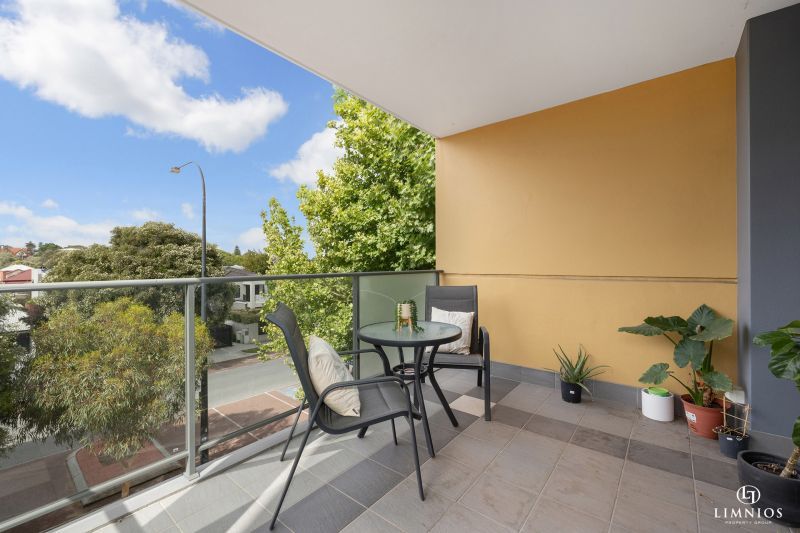 Exquisite Modern Living, Impressive with Great View!