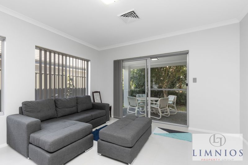 Street Front Stunner !