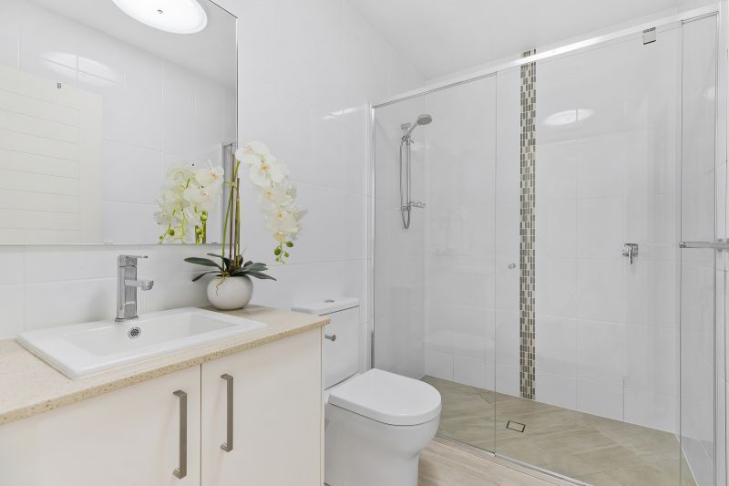 Tropical Oasis- Stunning 2 Bedroom Home + Study