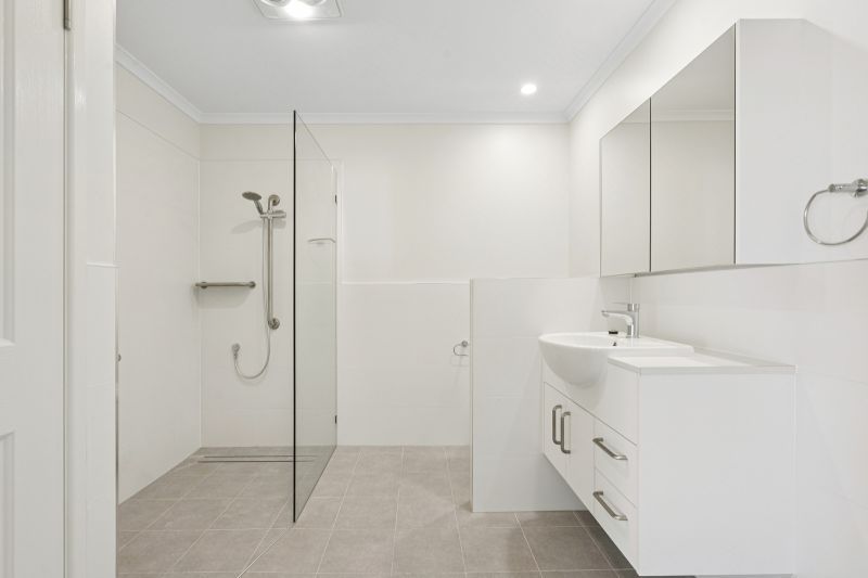 Beautiful two bedroom, one bathroom villa with lock up garage.