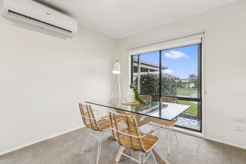 Newly refurbished 2-bed unit with open-plan kitchen