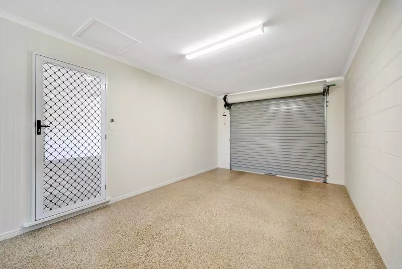 Large 3 bedroom villa, close to Lake!