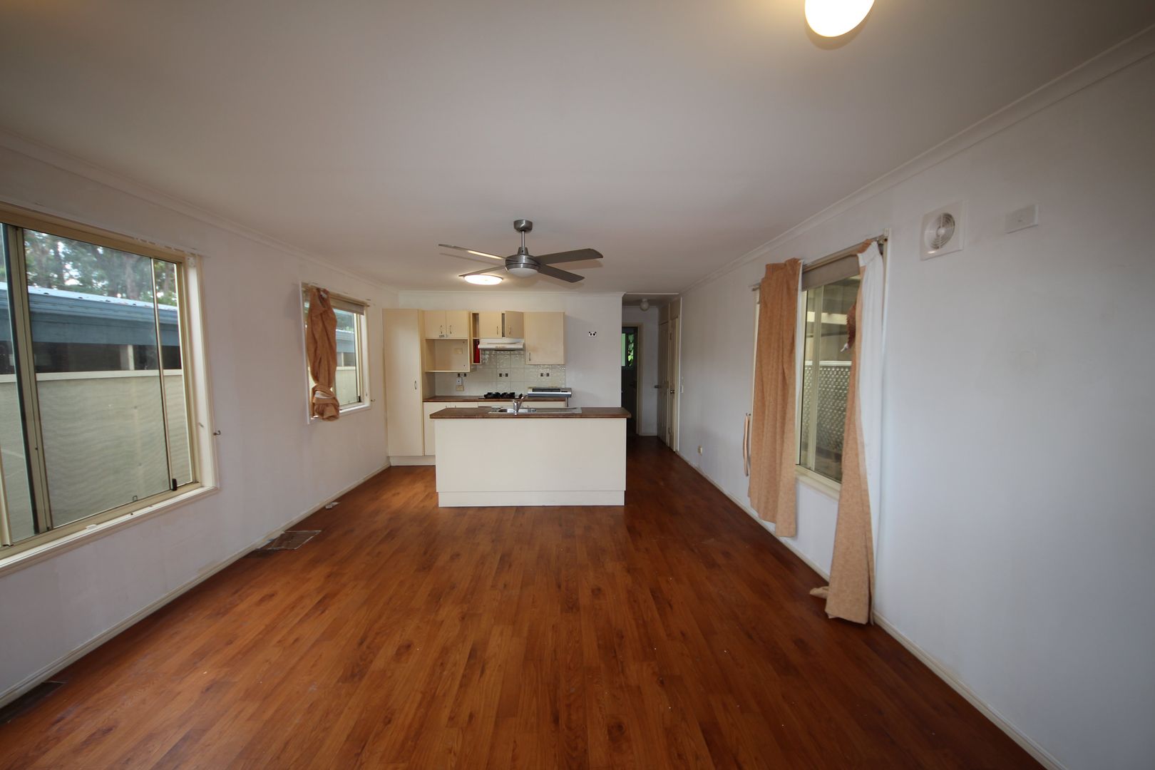 The Palms Village - 1 Bedroom - Renovators Delight
