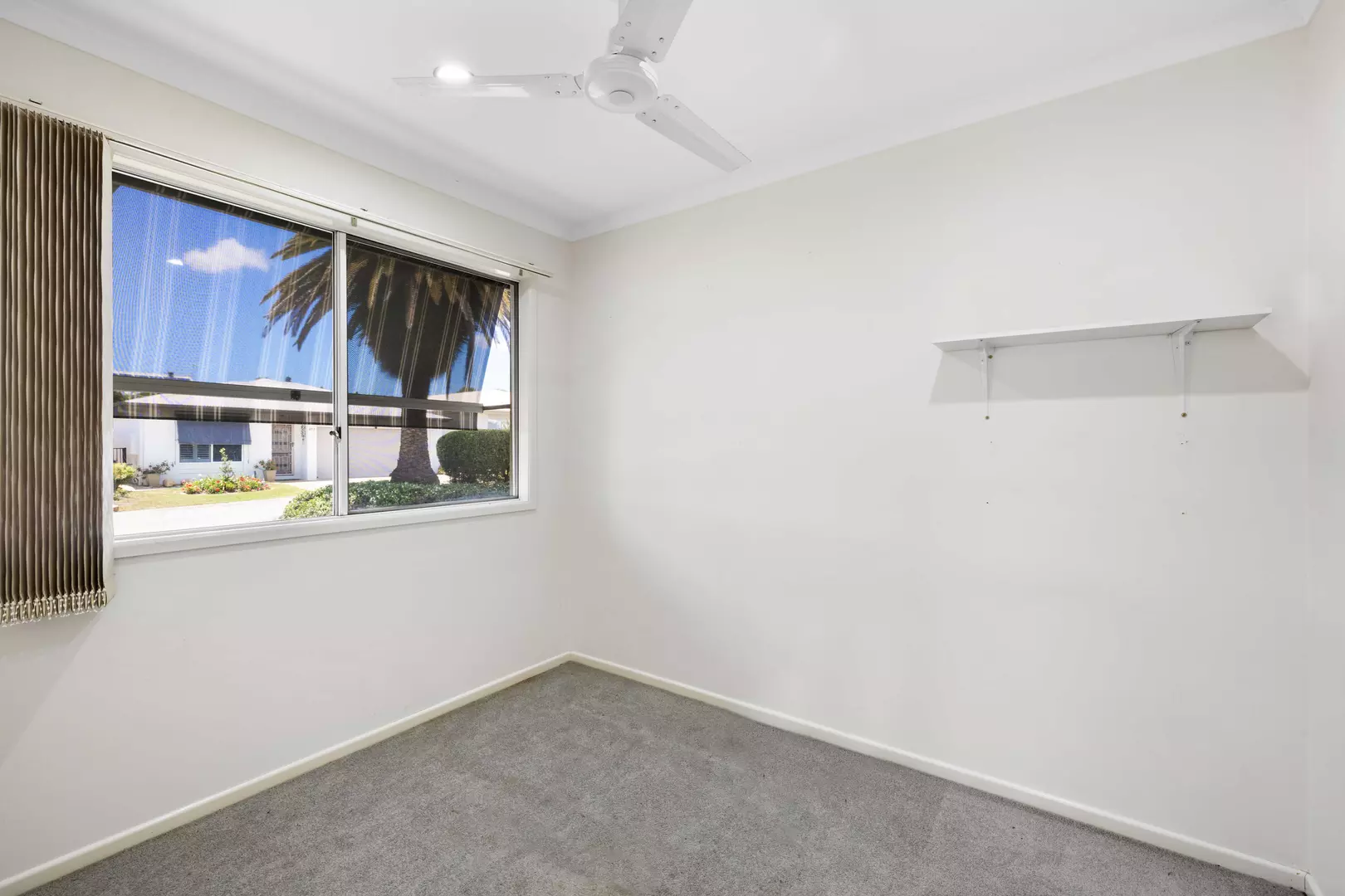 Great location for this 2 bedroom home plus study in Palm Lake Resort Eagleby