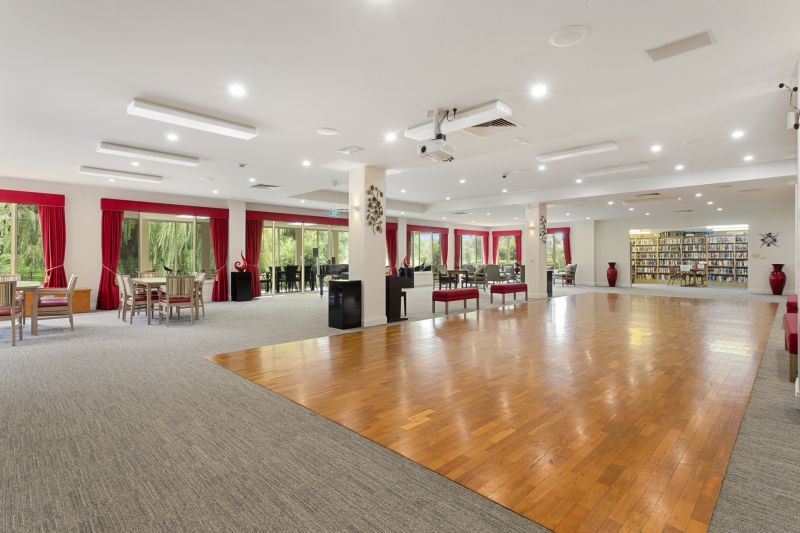 Low maintenance home with added bonus of 2 toilets