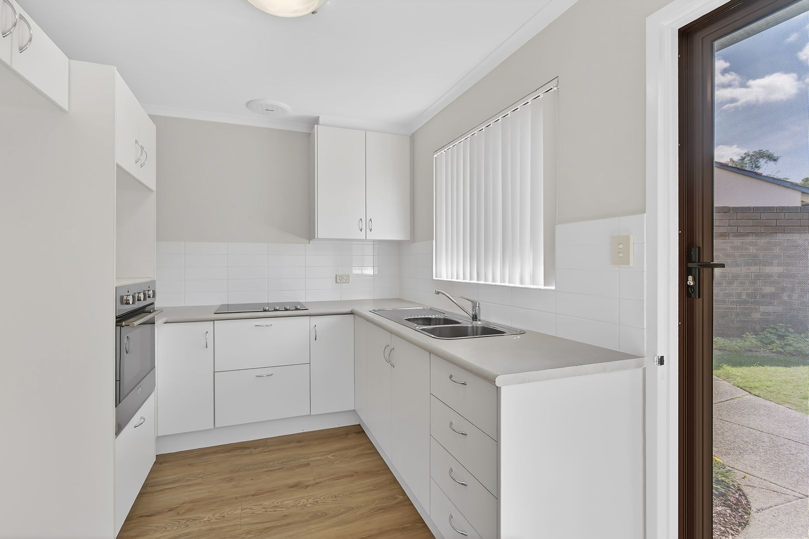 Lovely 1 bedroom unit in Frederick Guest Retirement Village in the heart of Bull Creek.