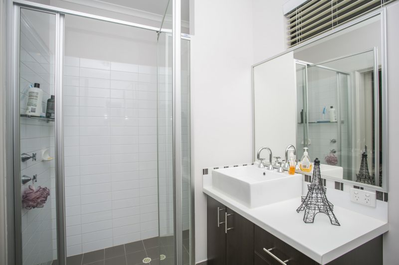 Beautifully Presented Smart Home plus Golf Buggy