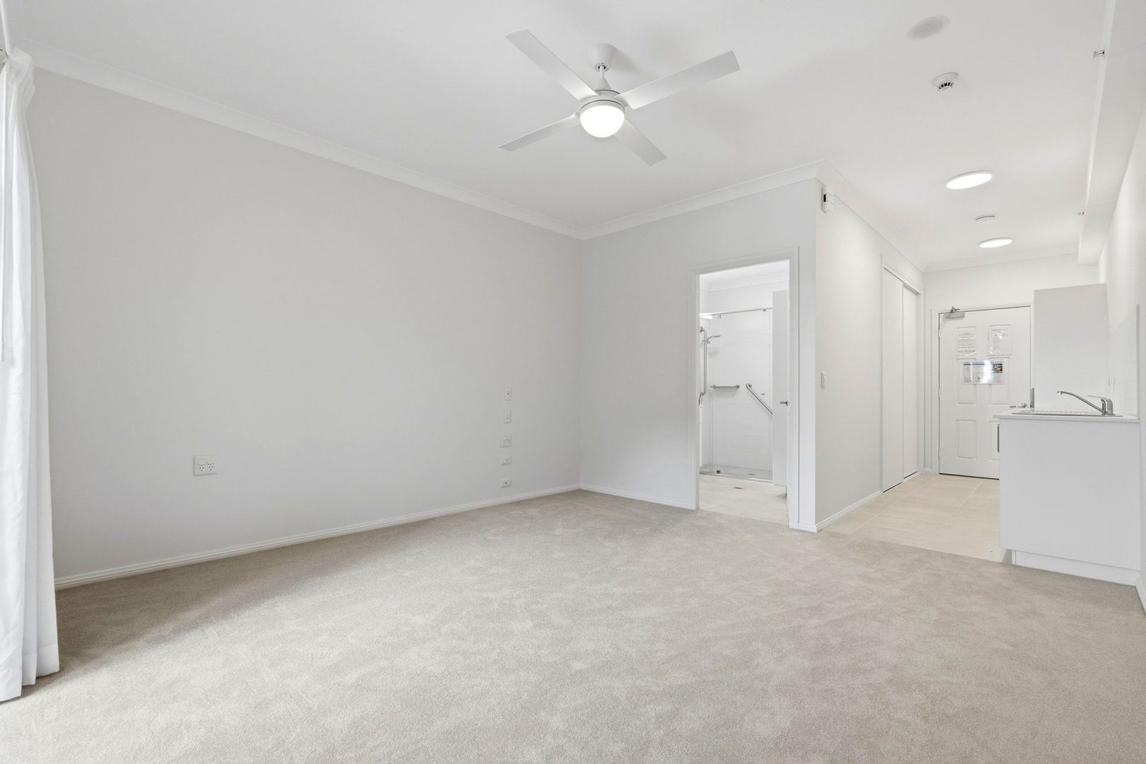 Ground Floor Studio Apartment with Courtyard Views