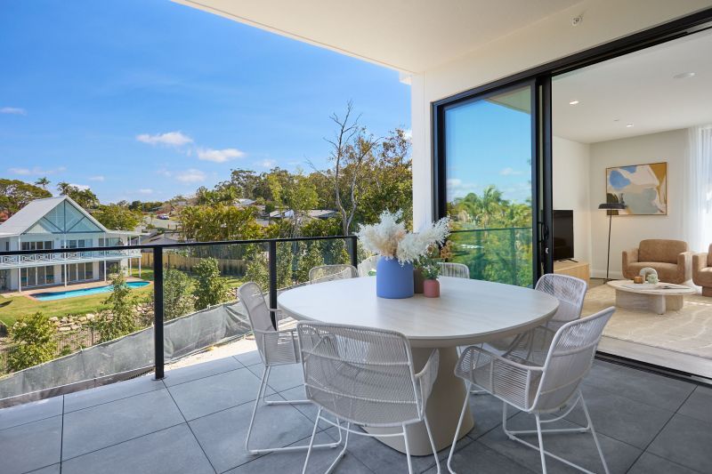 The Thornbill - large light-filled apartment with private balcony