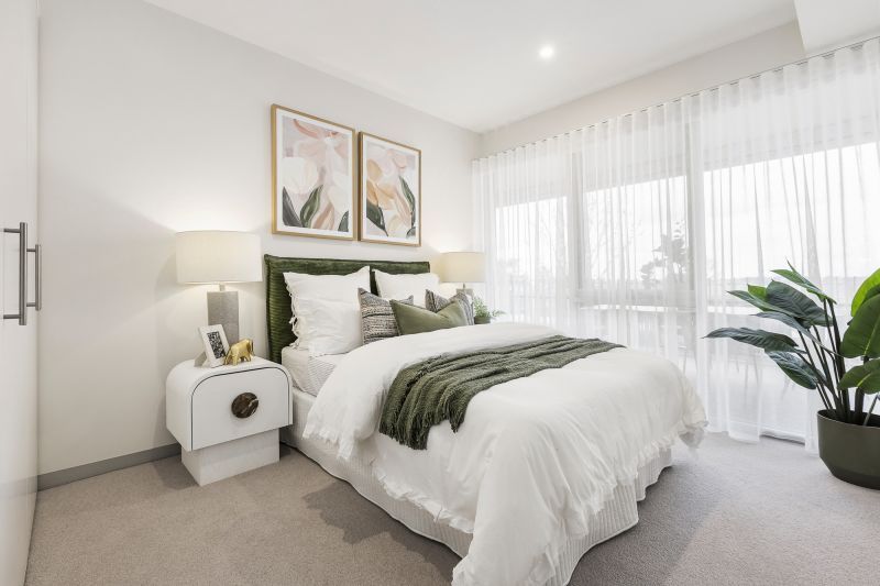 North-facing 2-bedroom apartment with views!