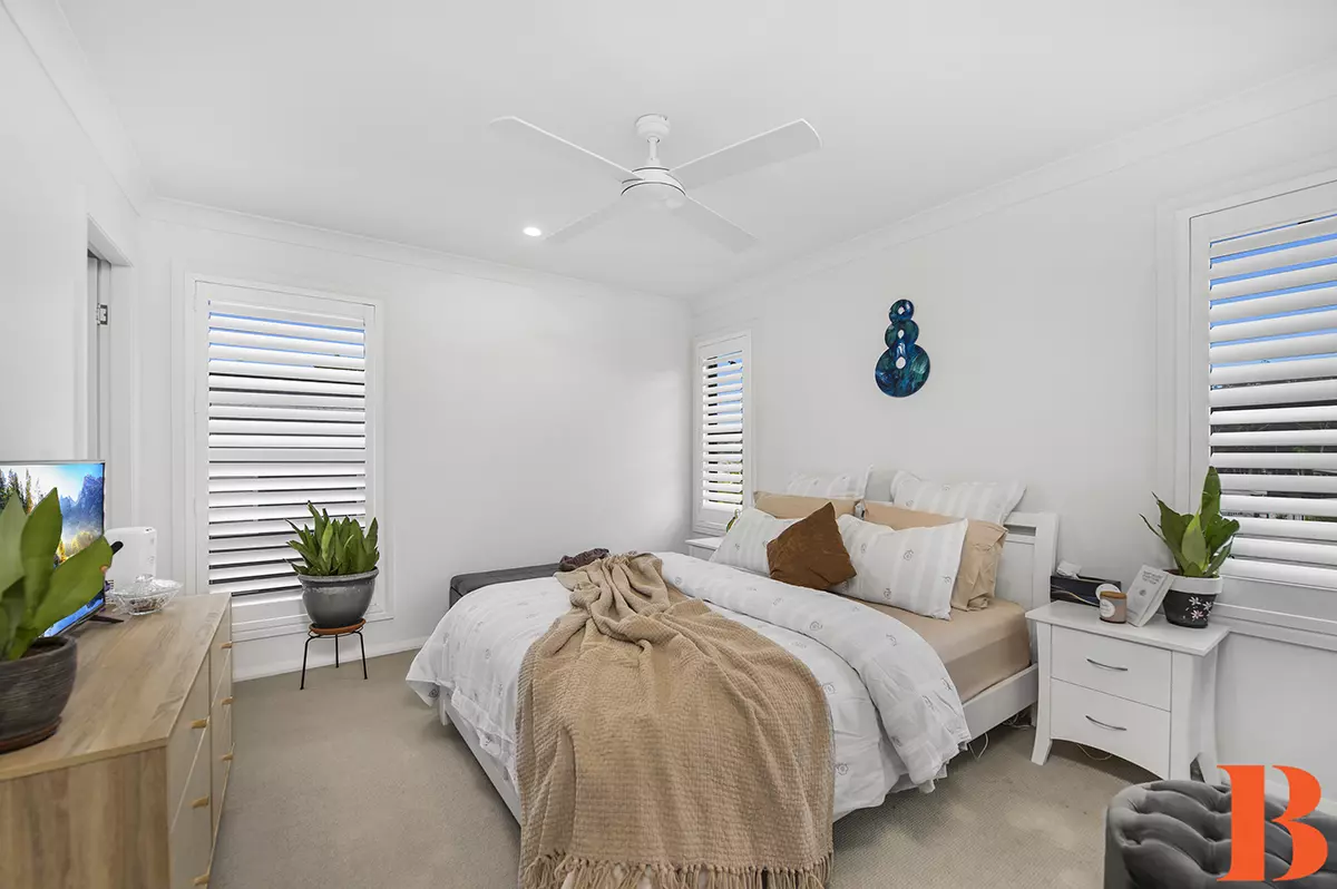 DEPOSIT TAKEN / UNDER CONTRACT - Gated Community - Minutes walk to Shopping and Medical