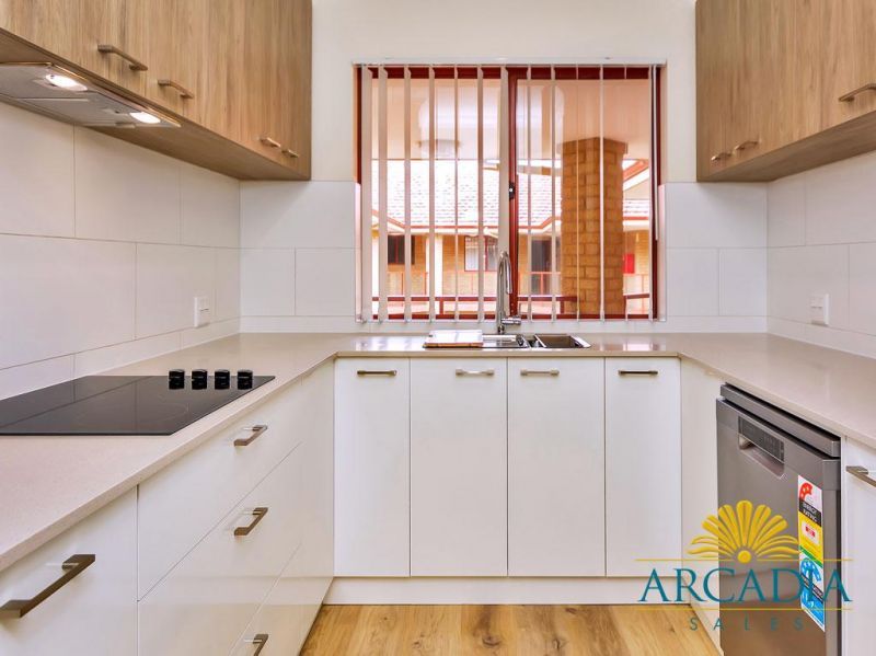 ARCADIA WATERS BICTON - Top Floor Fully Refurbished Apartment