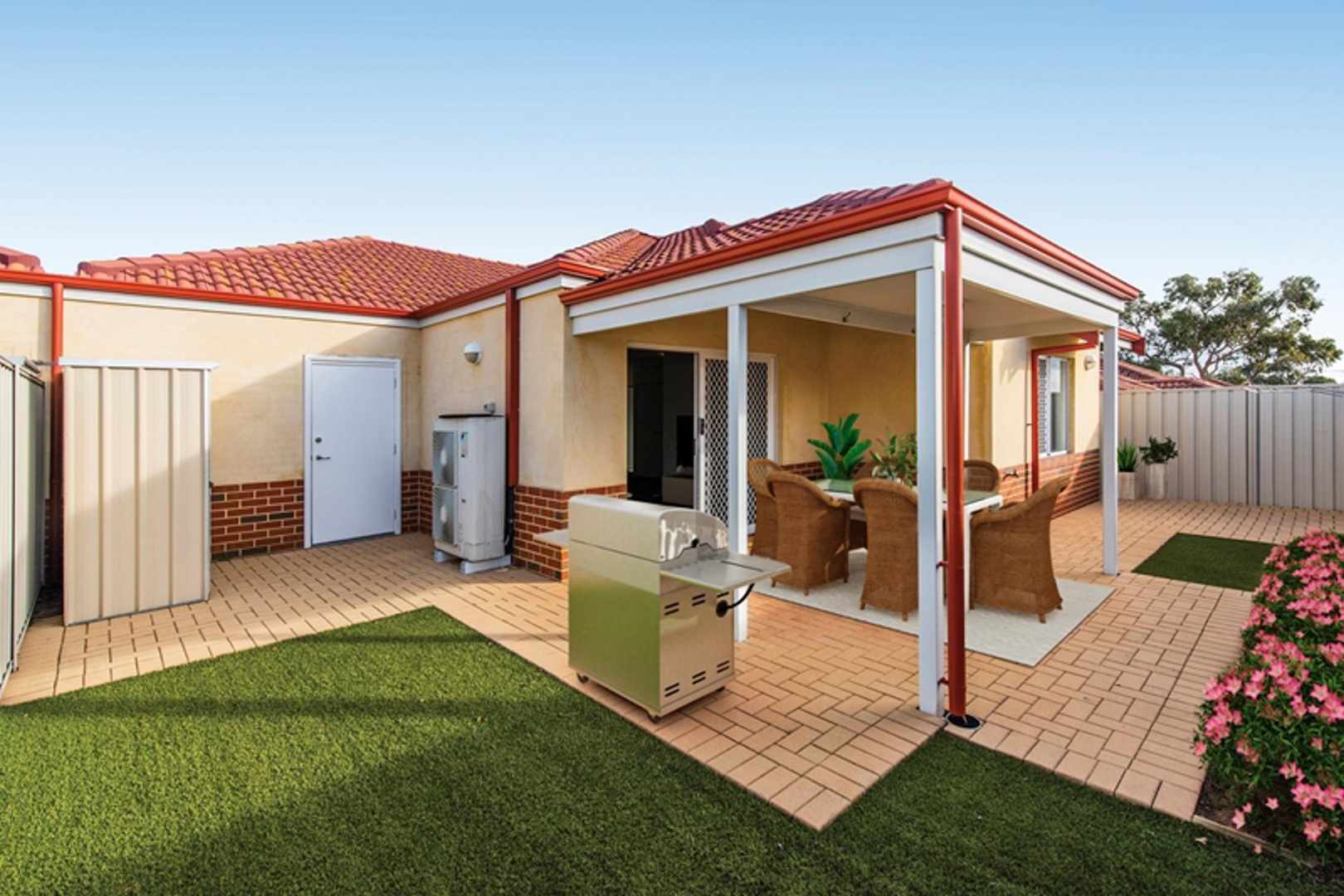 Stylish Two-Bedroom Villa with Clubhouse and Pool Access