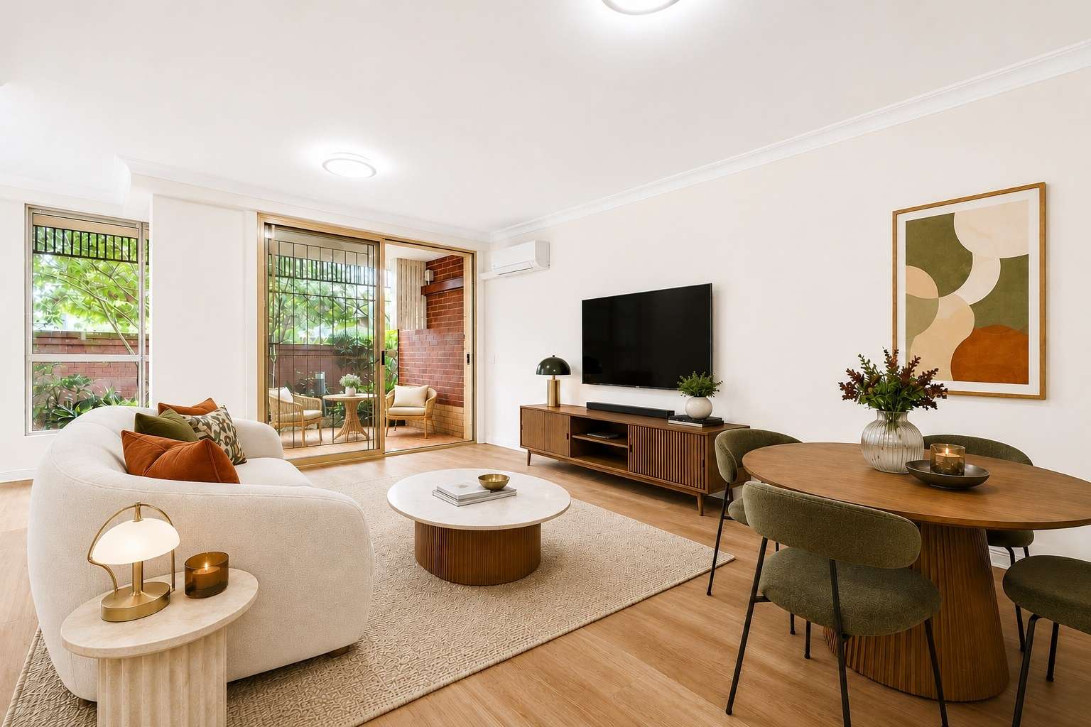 Spacious Ground-Floor Living Surrounded by Gardens