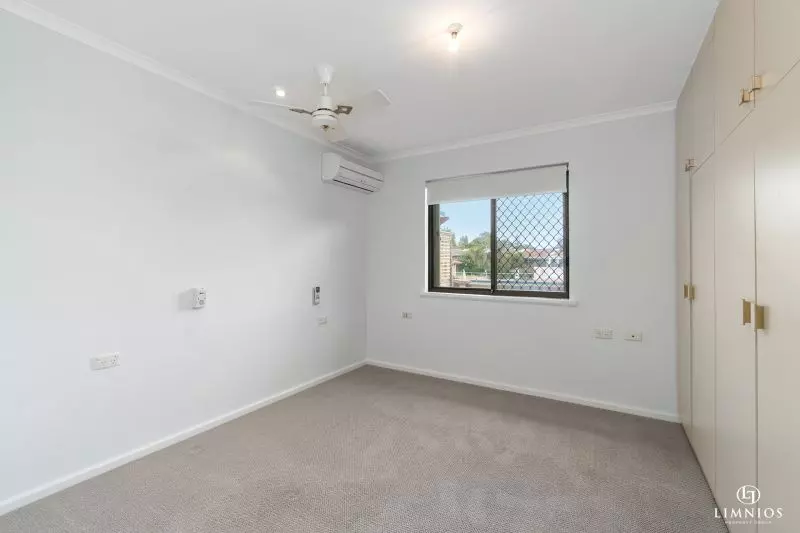 UNDER OFFER - Grandstand views of the Bowling Green