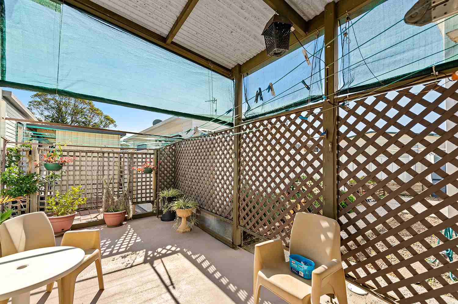 UNDER CONTRACT - Perfect Presentation - Huge Rooms, feel the space - Flex Floor Plan - Park 2 Cars