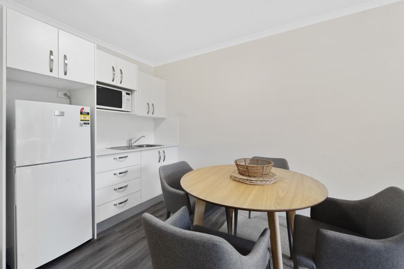 Sunny one-bedroom apartment