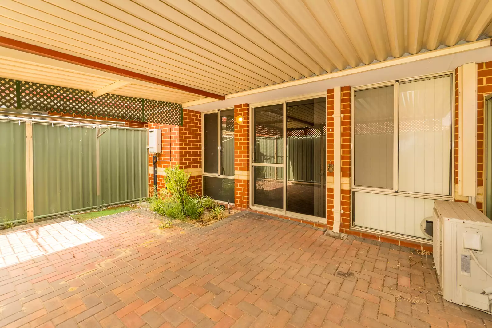 Well-appointed villa nearby to amenities