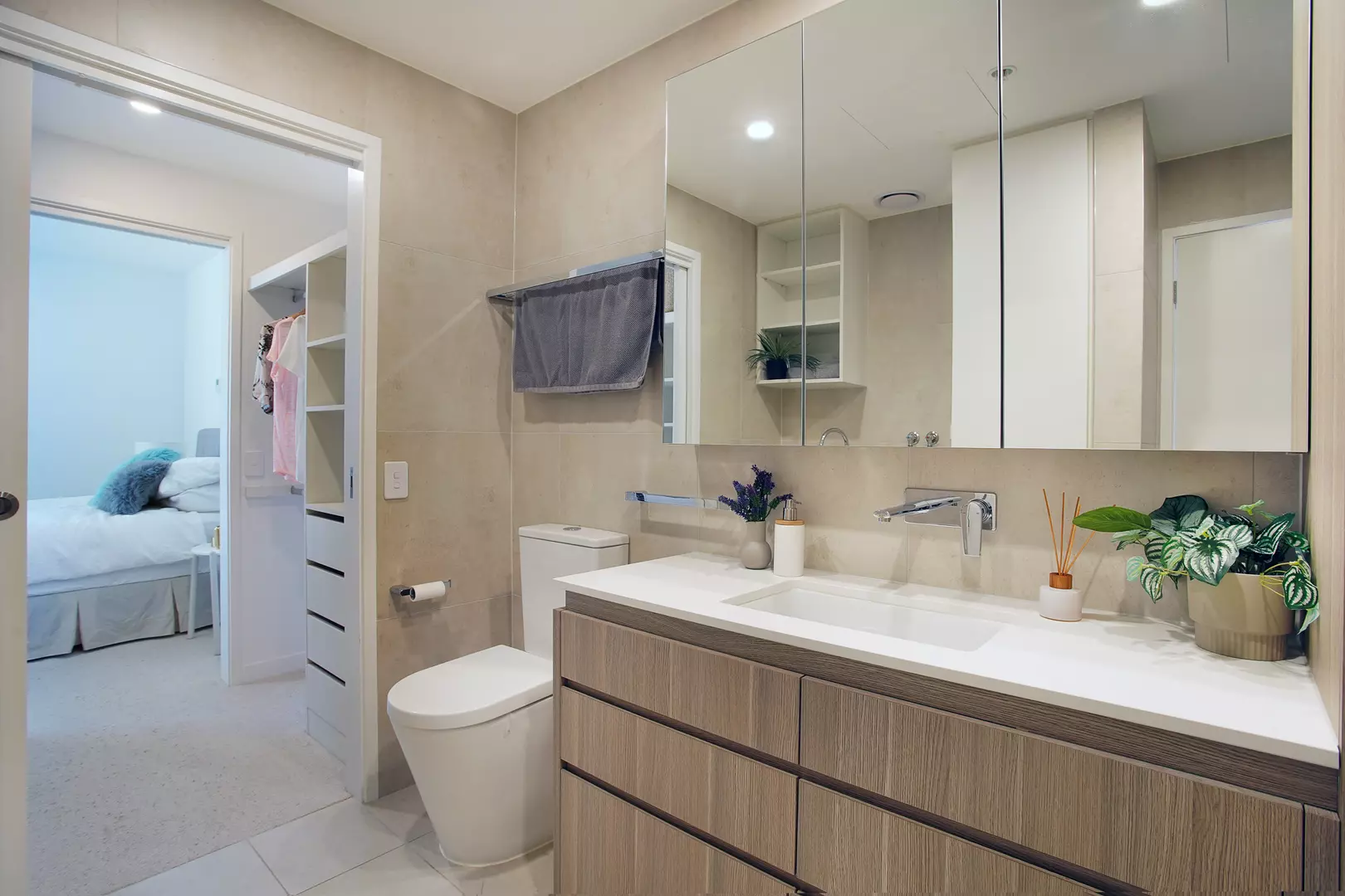 Big on Style, Easy on The Wallet!