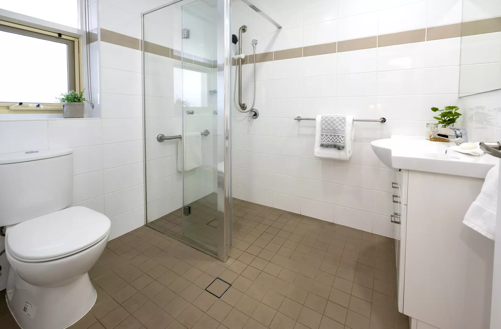 Eldercare College Green: modern two bedroom unit with study