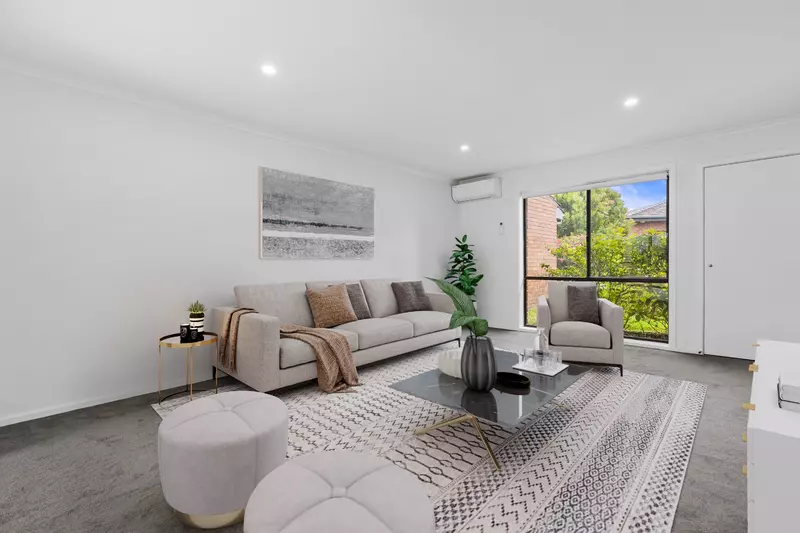 Peaceful Retreat with Garden, Deck and Spacious Garage