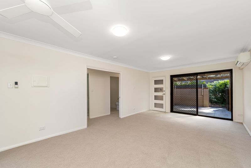 Private Villa with Patio in Quiet Village Pocket