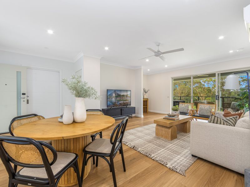 Stylish, single-level living with golf course views