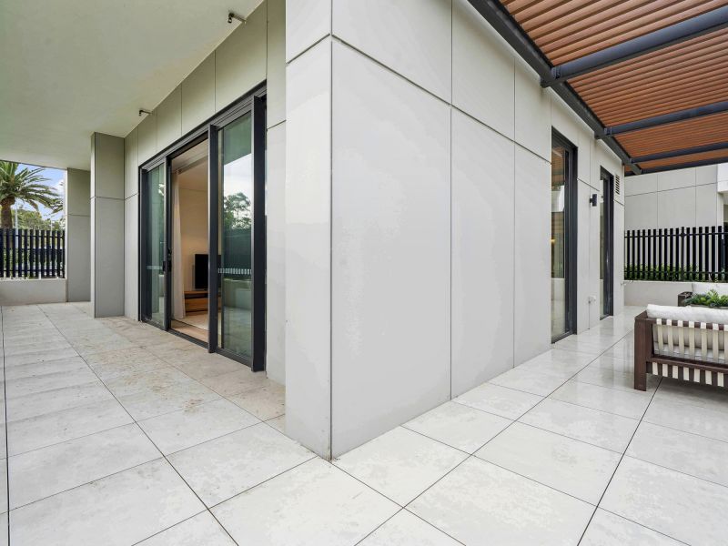 Expansive One-Bedroom Apartment with a Private Courtyard