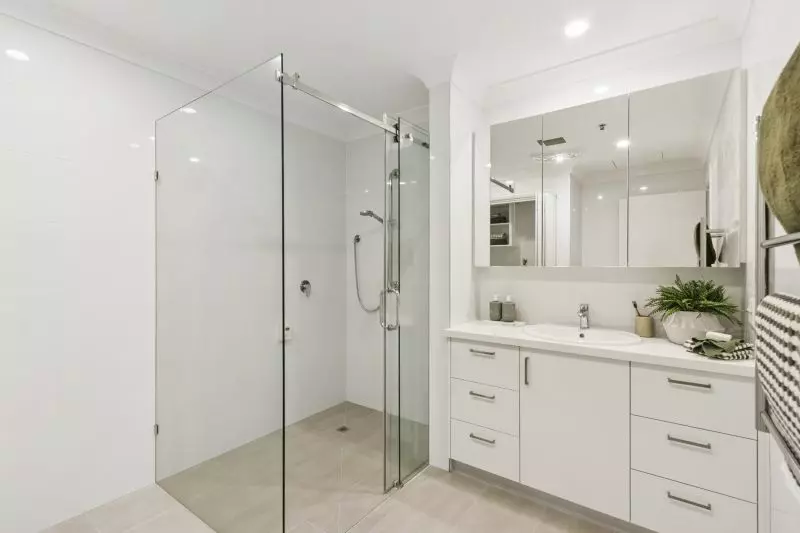 Stunning 2-bedroom apartment with balcony views