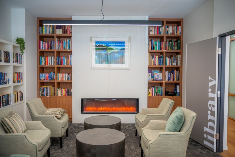 Top floor, north-facing apartment with expansive views