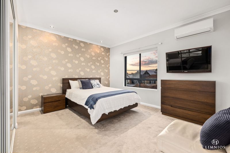Top Floor with City Vistas!