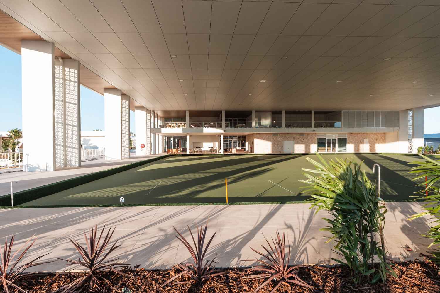 Palm Lake Resort Pelican Waters