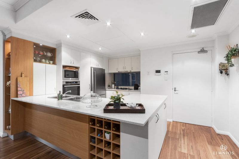 Oversize apartment with park views!