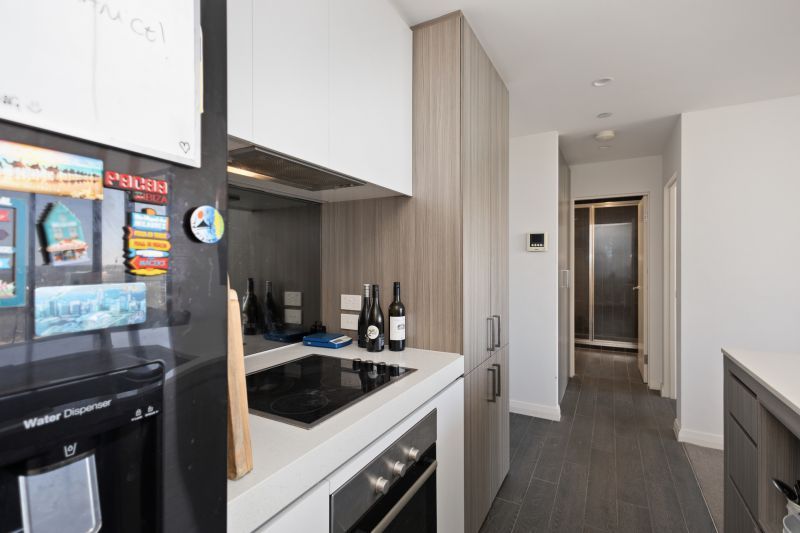 Great Location, Modern & Professional Lifestyle!