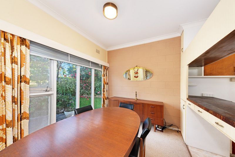 GREAT LOCATION IN AN ENVIABLE 5 STAR LOCATION - HUGE POTENTIAL